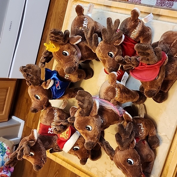 CUTE VINTAGE LOT OF SANTA'S REINDEER PLUSHIES - Picture 4 of 4